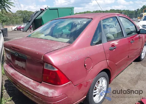 2005 Ford Focus Zx4 z USA, uszkodzony, nr VIN 1FAFP34N45W185564